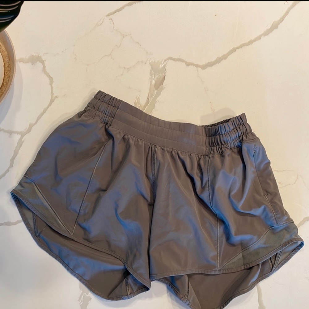 Lululemon Hotty Hot Short II *Long 4"